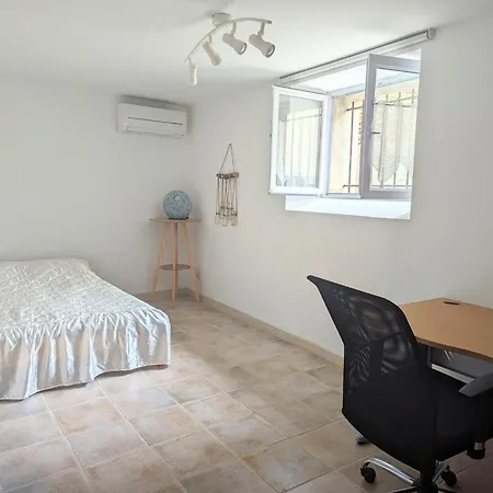 Privat bolig Climatisee Avec Espaces Privatifs Dont Salle De Bain Et Wc *